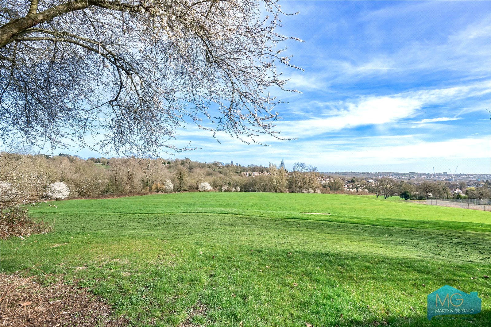 4 bedroom Semi-Detached House to rent - Martyn Gerrard