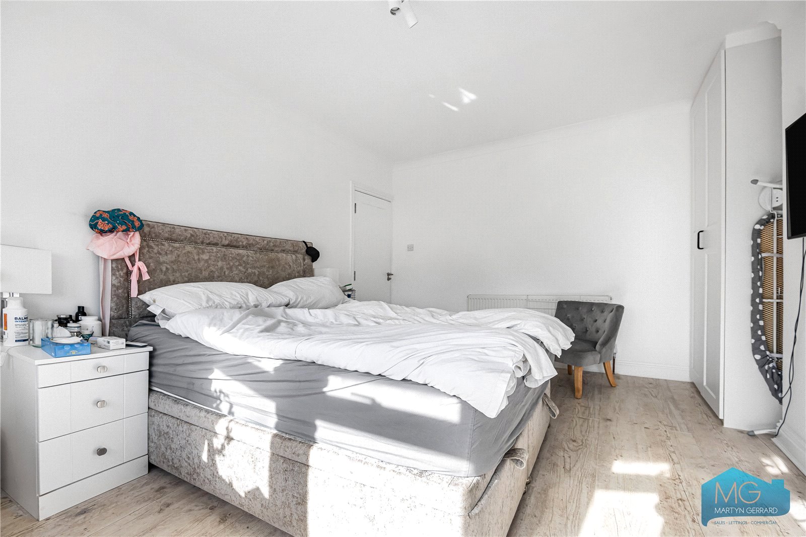 4 bedroom Semi-Detached House to rent - Martyn Gerrard