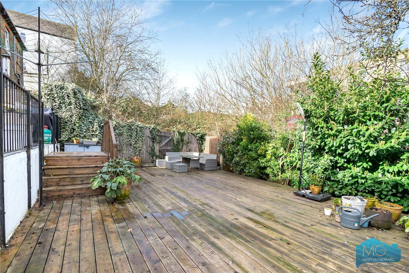 4 bedroom Semi-Detached House to rent - Martyn Gerrard