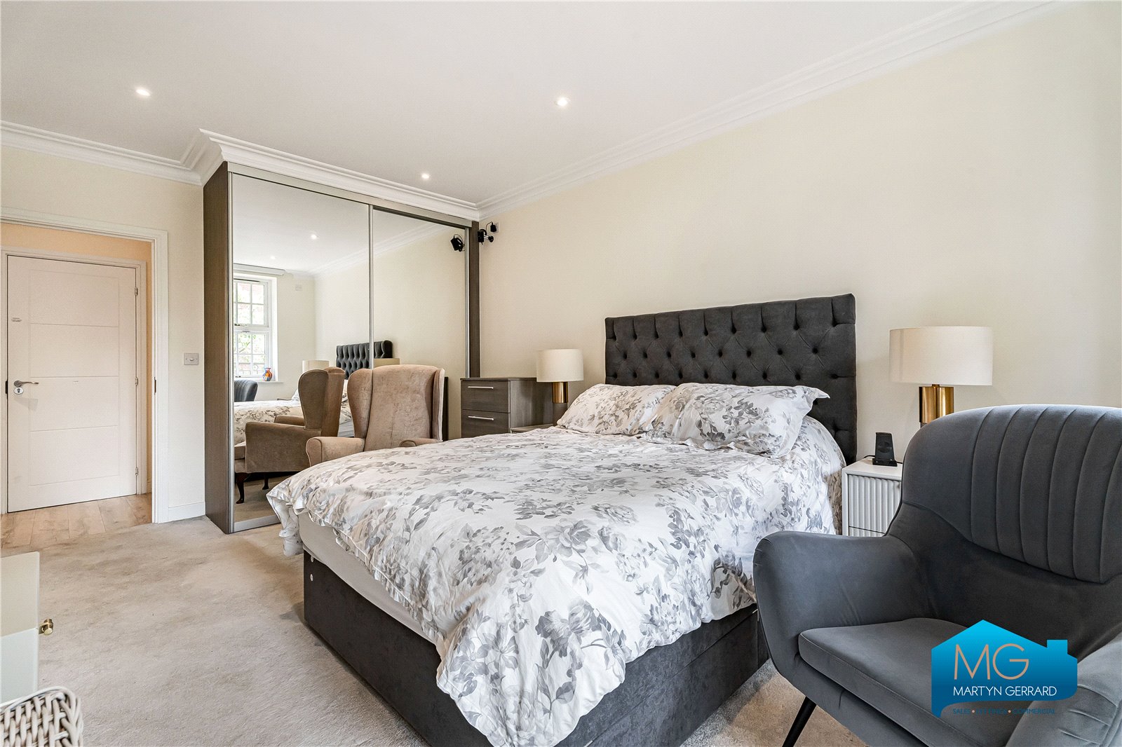 2 bedroom Ground Floor Flat to rent - Martyn Gerrard