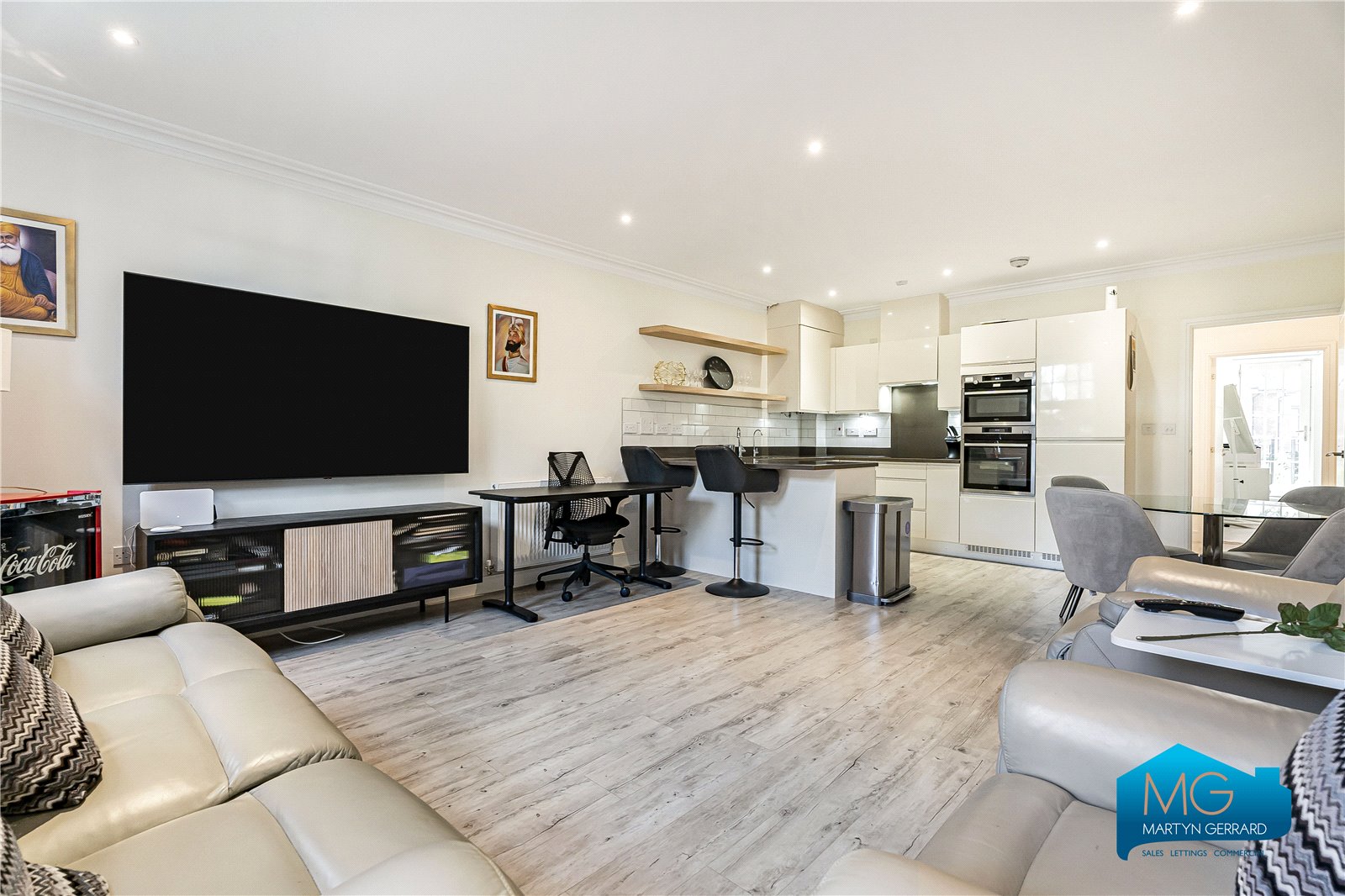 2 bedroom Ground Floor Flat to rent - Martyn Gerrard