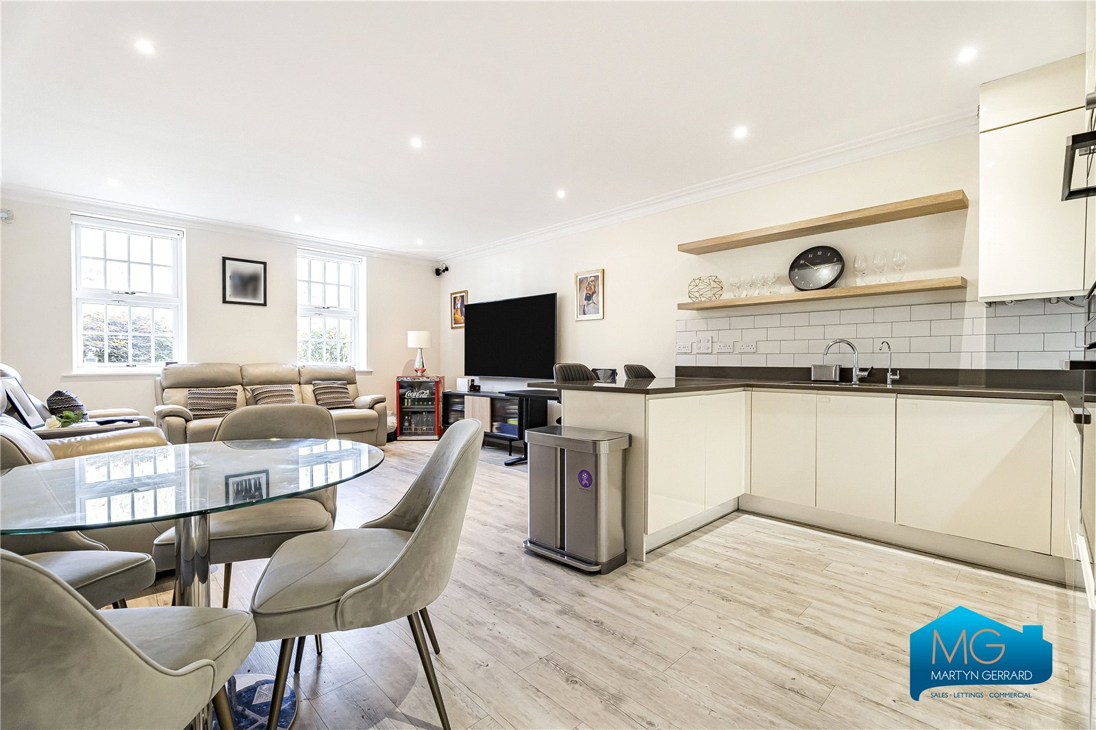 2 bedroom Ground Floor Flat to rent - Martyn Gerrard