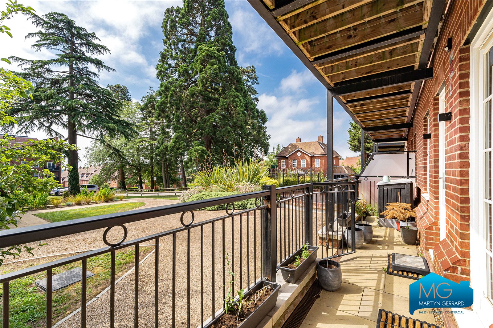 2 bedroom Ground Floor Flat to rent - Martyn Gerrard