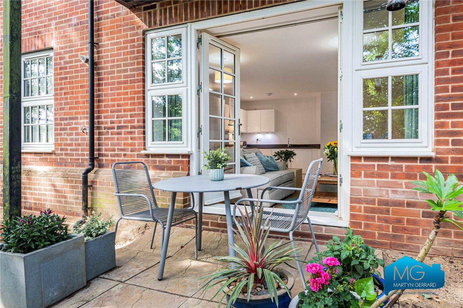 2 bedroom Ground Floor Flat to rent - Martyn Gerrard