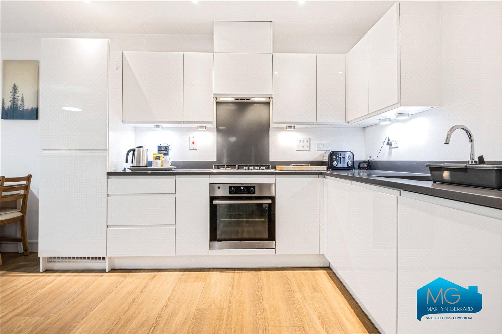 2 bedroom Ground Floor Flat to rent - Martyn Gerrard