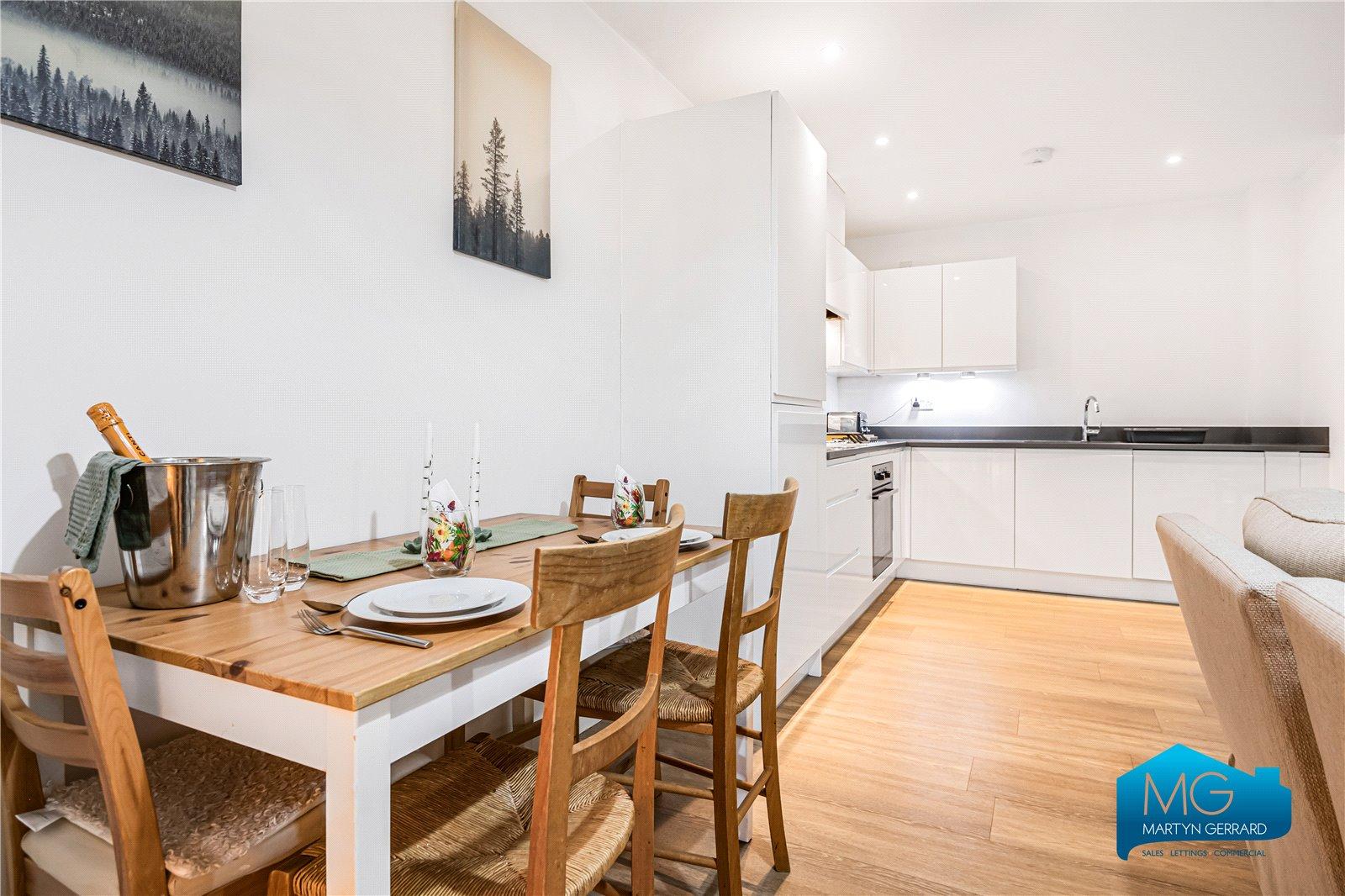 2 bedroom Ground Floor Flat to rent - Martyn Gerrard