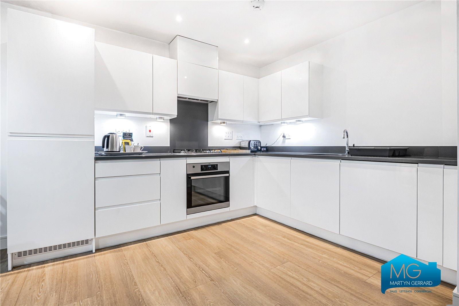 2 bedroom Ground Floor Flat to rent - Martyn Gerrard