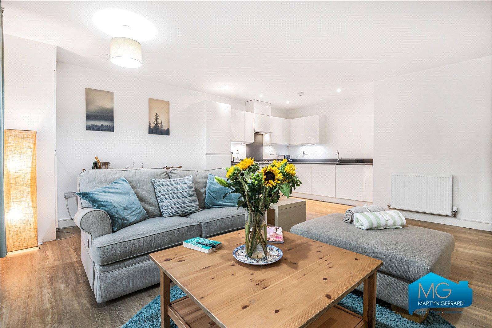 2 bedroom Ground Floor Flat to rent - Martyn Gerrard