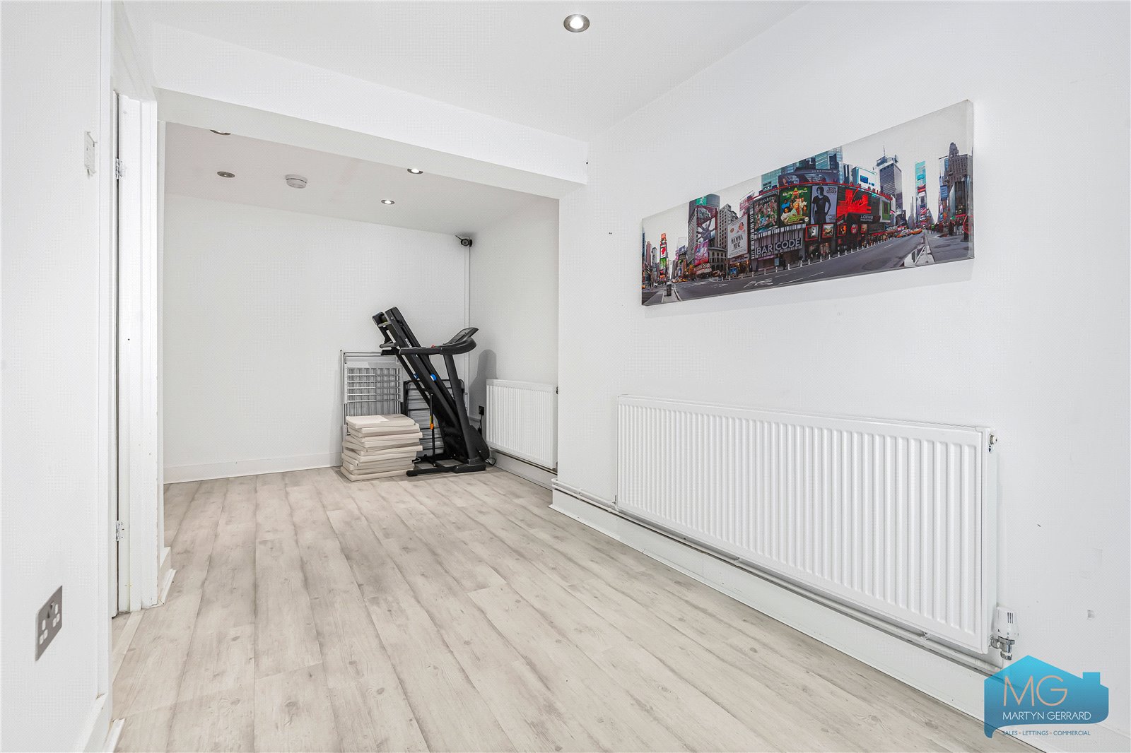 4 bedroom Terraced House for sale - Martyn Gerrard