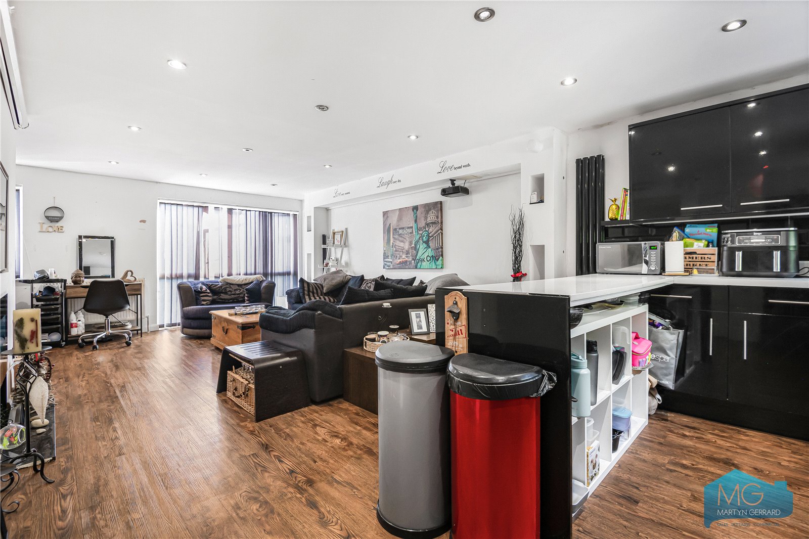 4 bedroom Terraced House for sale - Martyn Gerrard