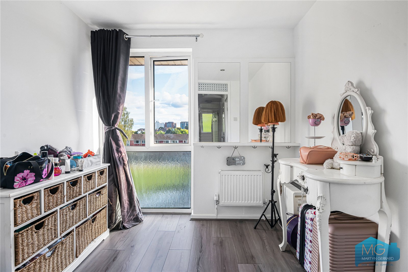 4 bedroom Terraced House for sale - Martyn Gerrard