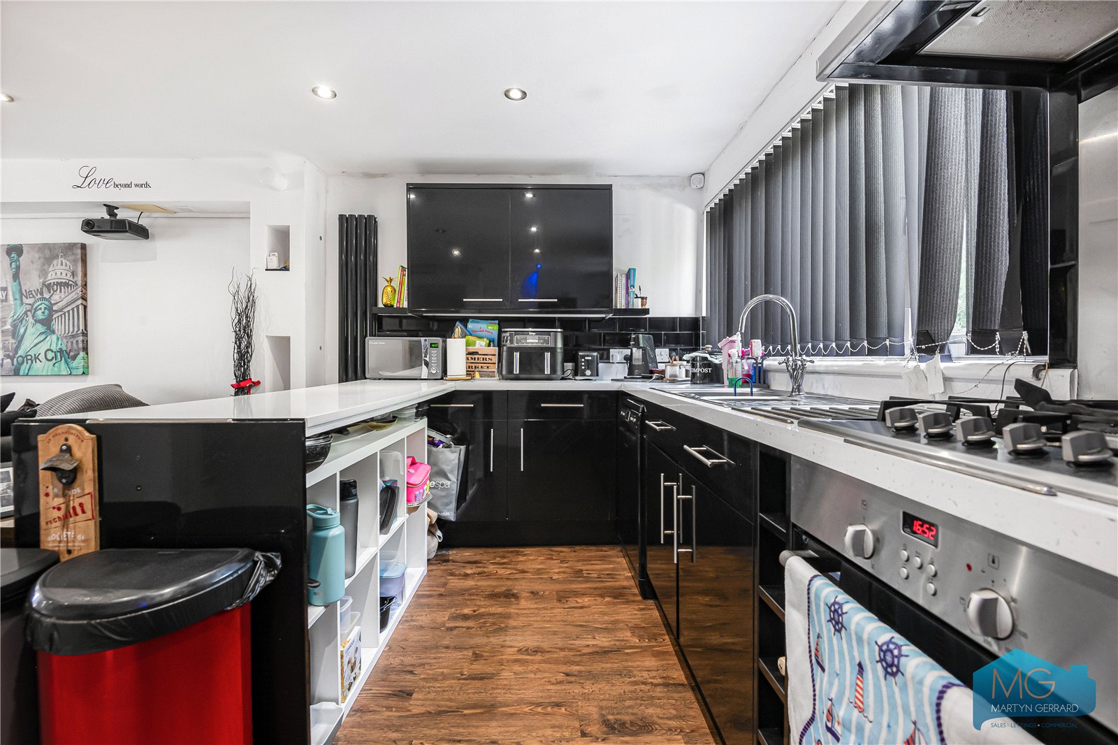 4 bedroom Terraced House for sale - Martyn Gerrard