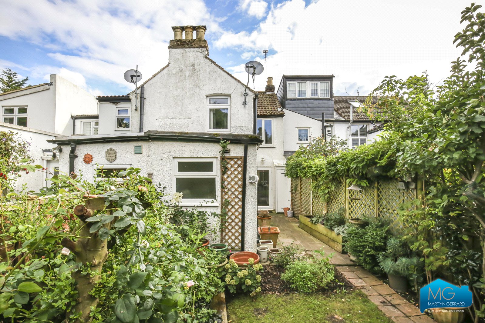 2 bedroom Terraced House to rent - Martyn Gerrard
