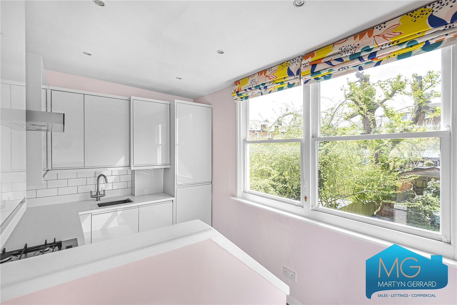 2 bedroom Apartment for sale - Martyn Gerrard
