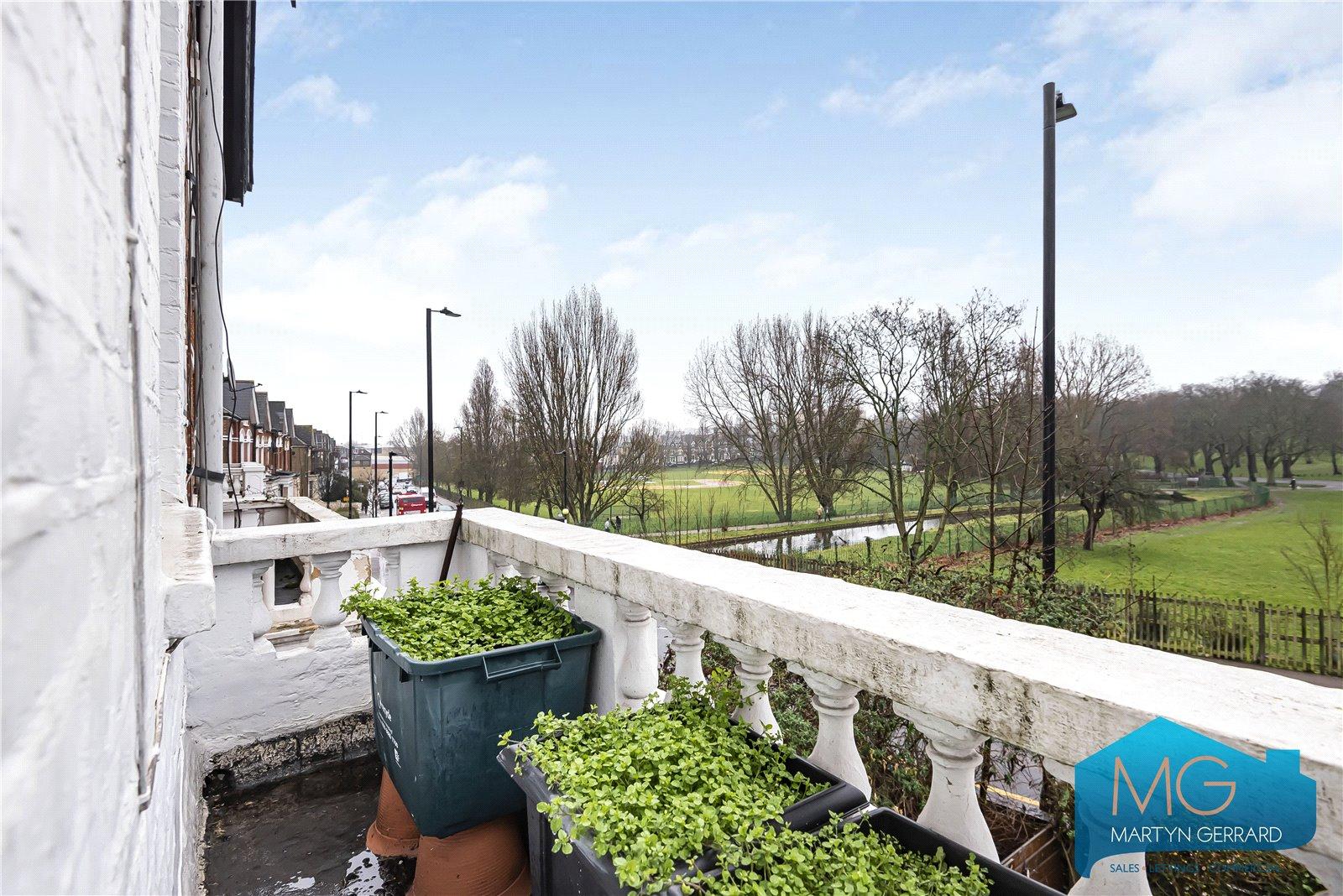 2 bedroom Apartment for sale - Martyn Gerrard