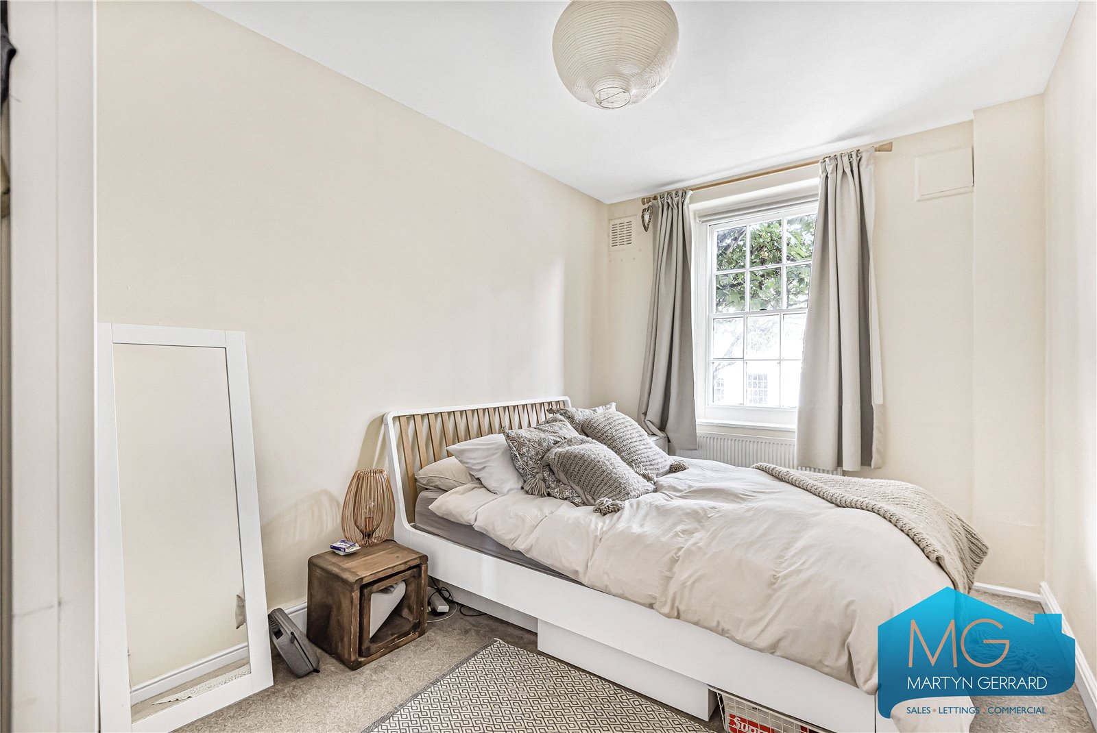2 bedroom Apartment for sale - Martyn Gerrard