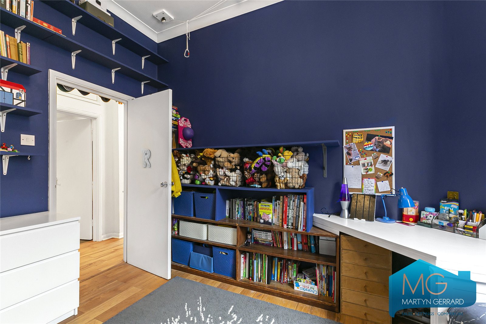 2 bedroom Apartment for sale - Martyn Gerrard