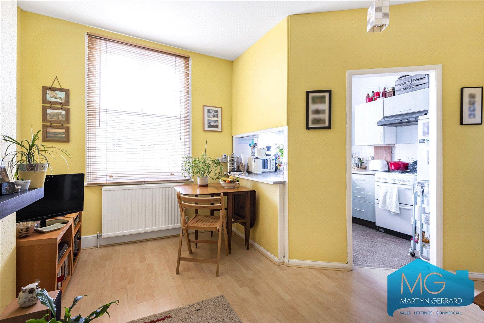 2 bedroom Apartment for sale - Martyn Gerrard