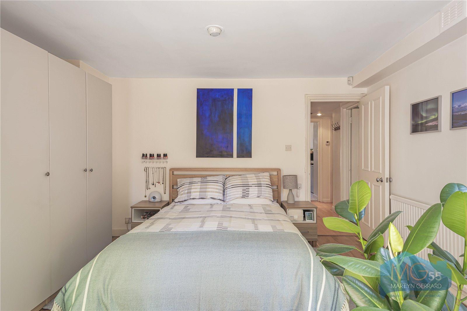 2 bedroom Apartment for sale - Martyn Gerrard