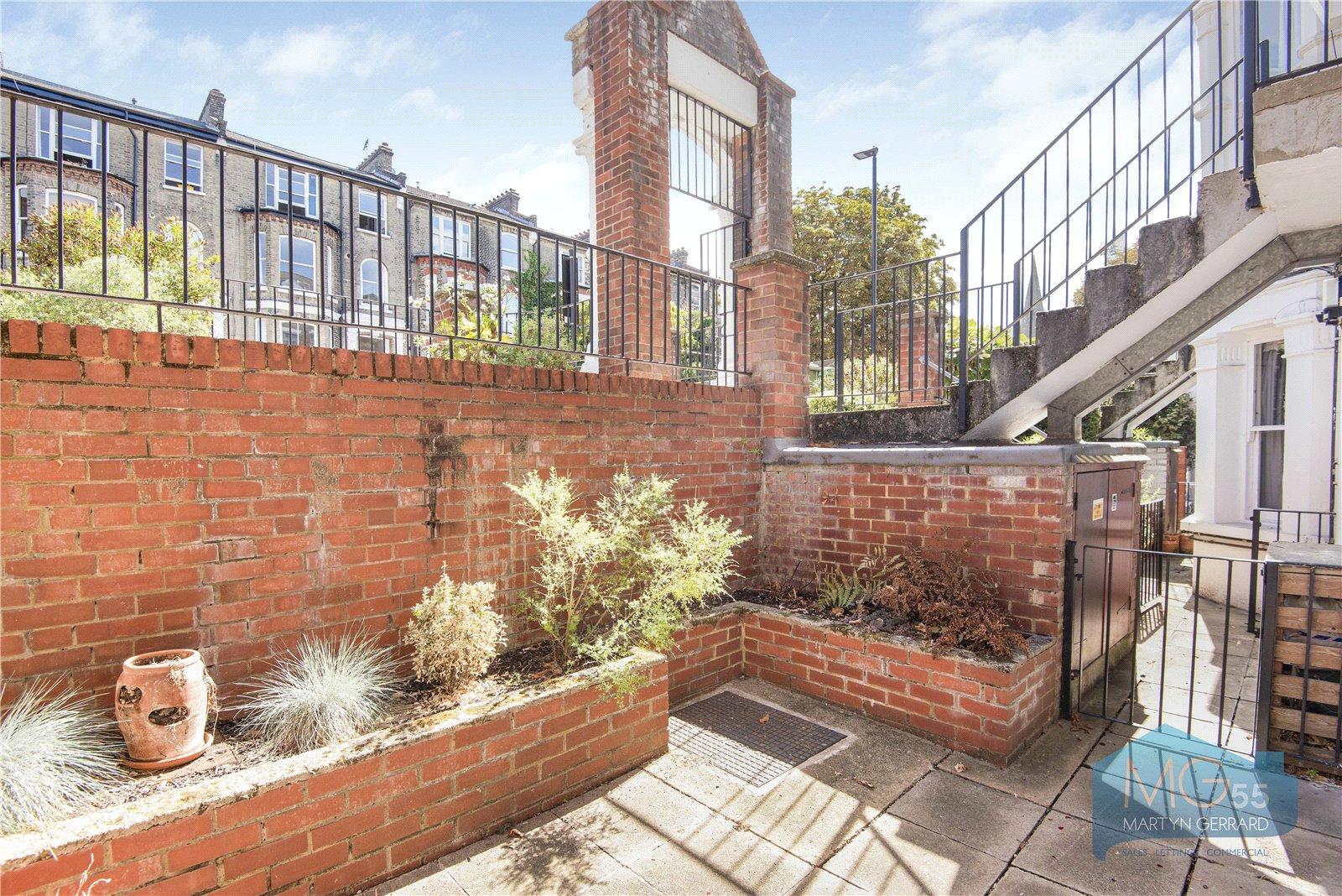2 bedroom Apartment for sale - Martyn Gerrard