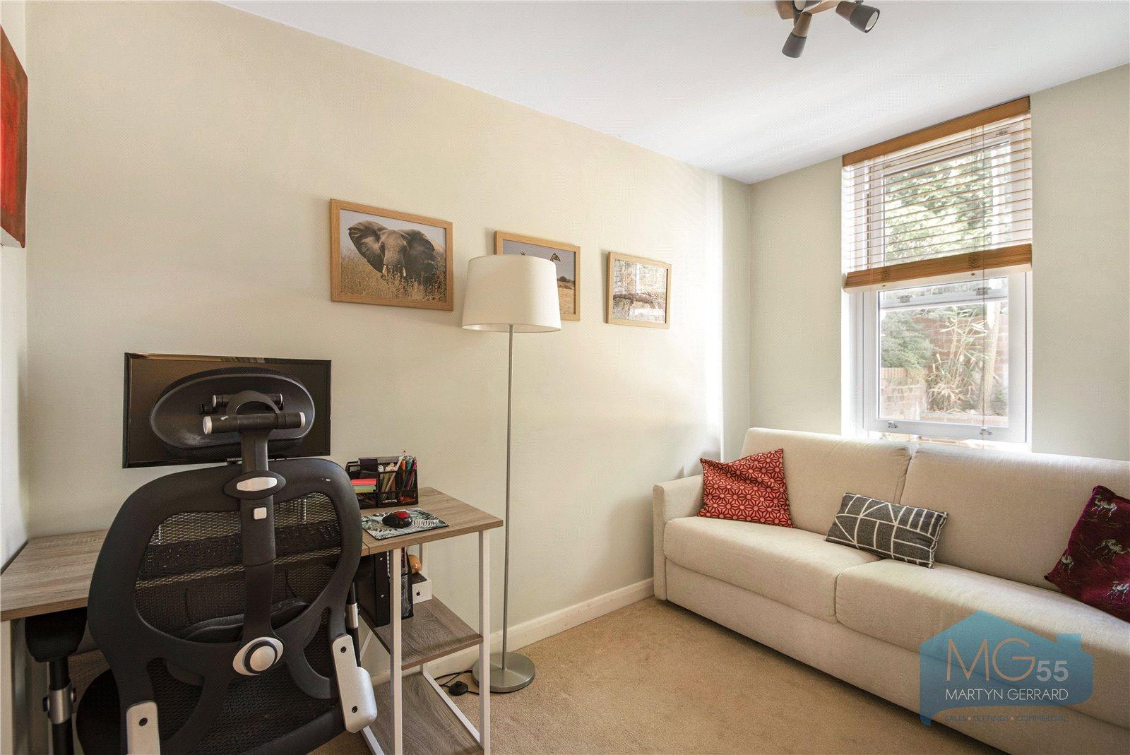 2 bedroom Apartment for sale - Martyn Gerrard