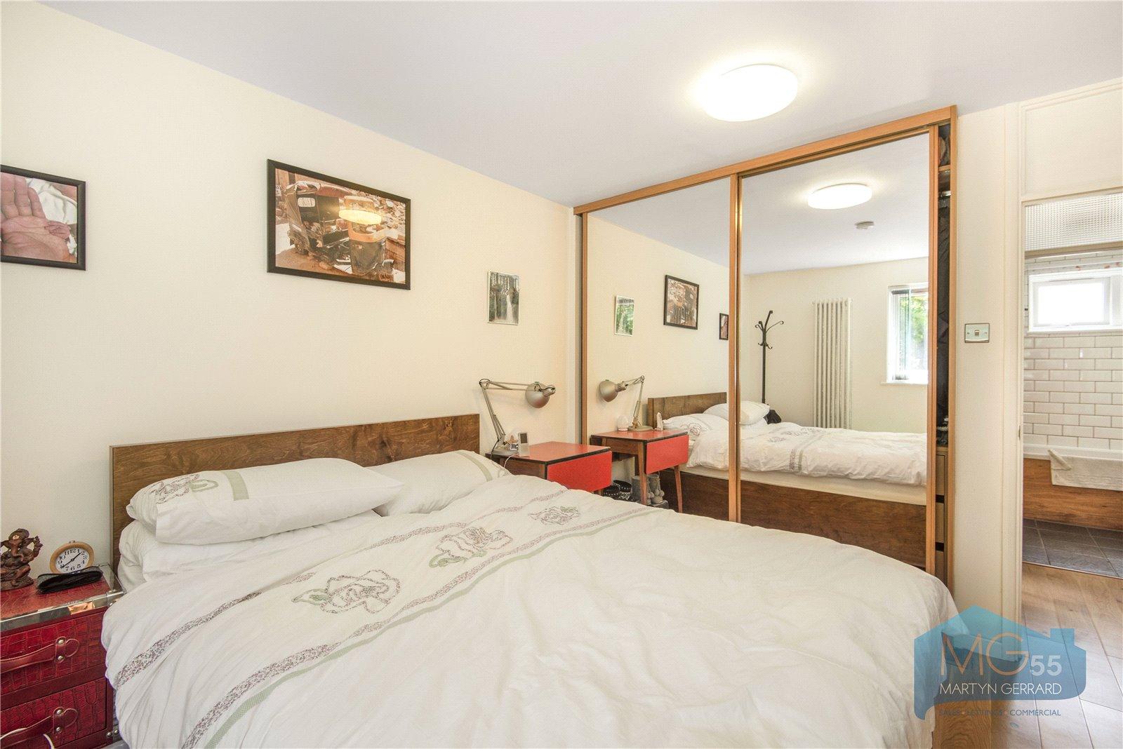 2 bedroom Apartment for sale - Martyn Gerrard
