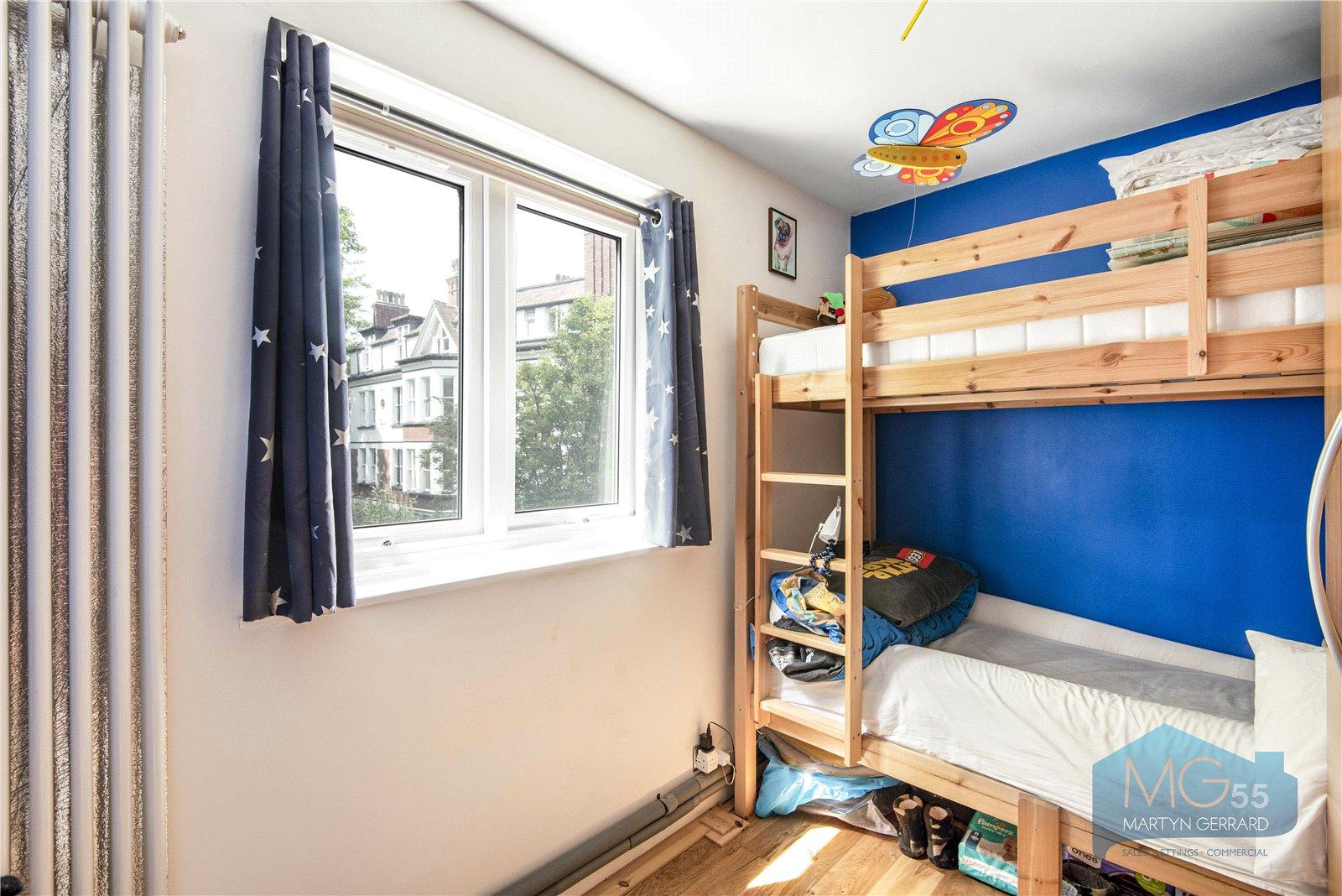 2 bedroom Apartment for sale - Martyn Gerrard