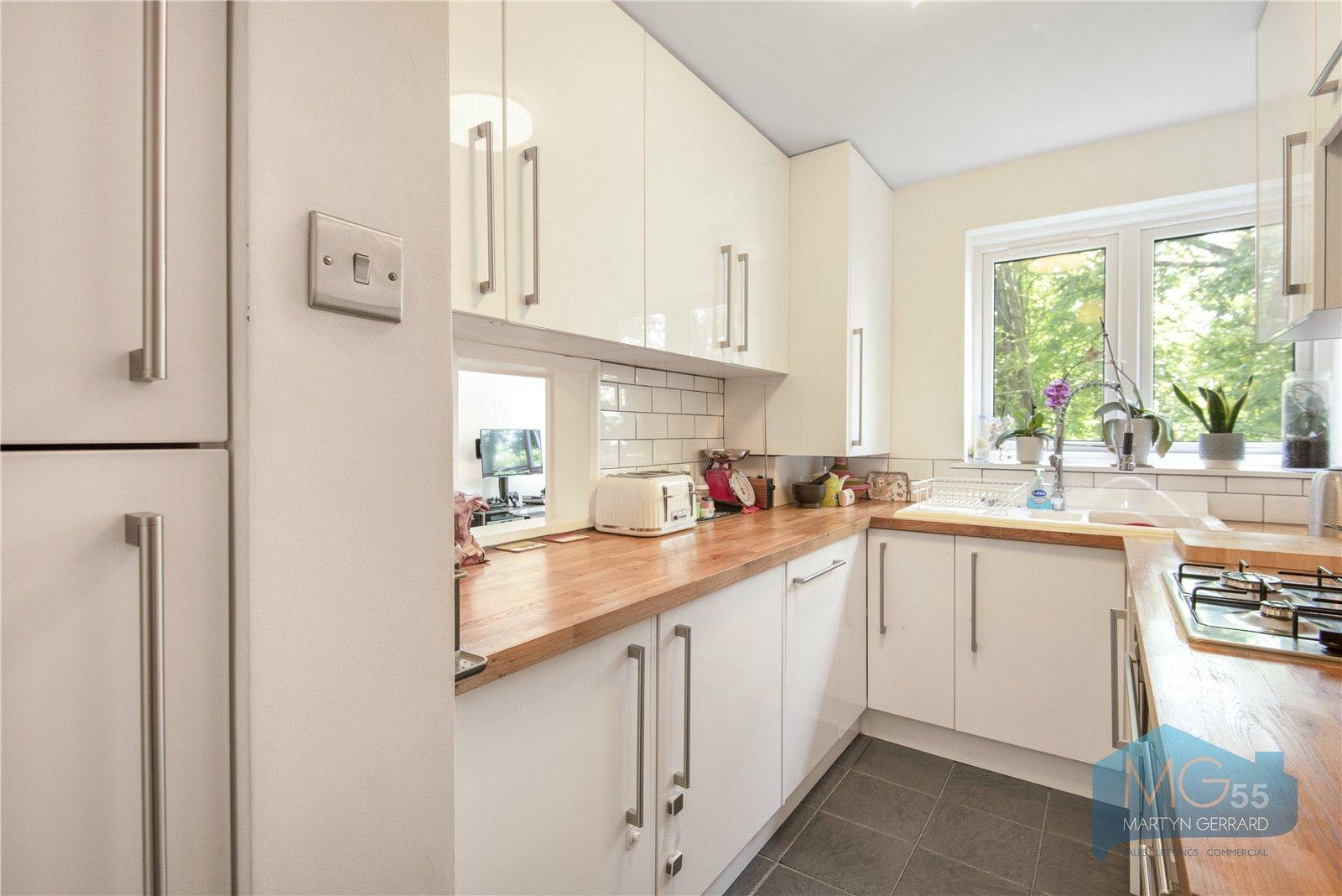 2 bedroom Apartment for sale - Martyn Gerrard