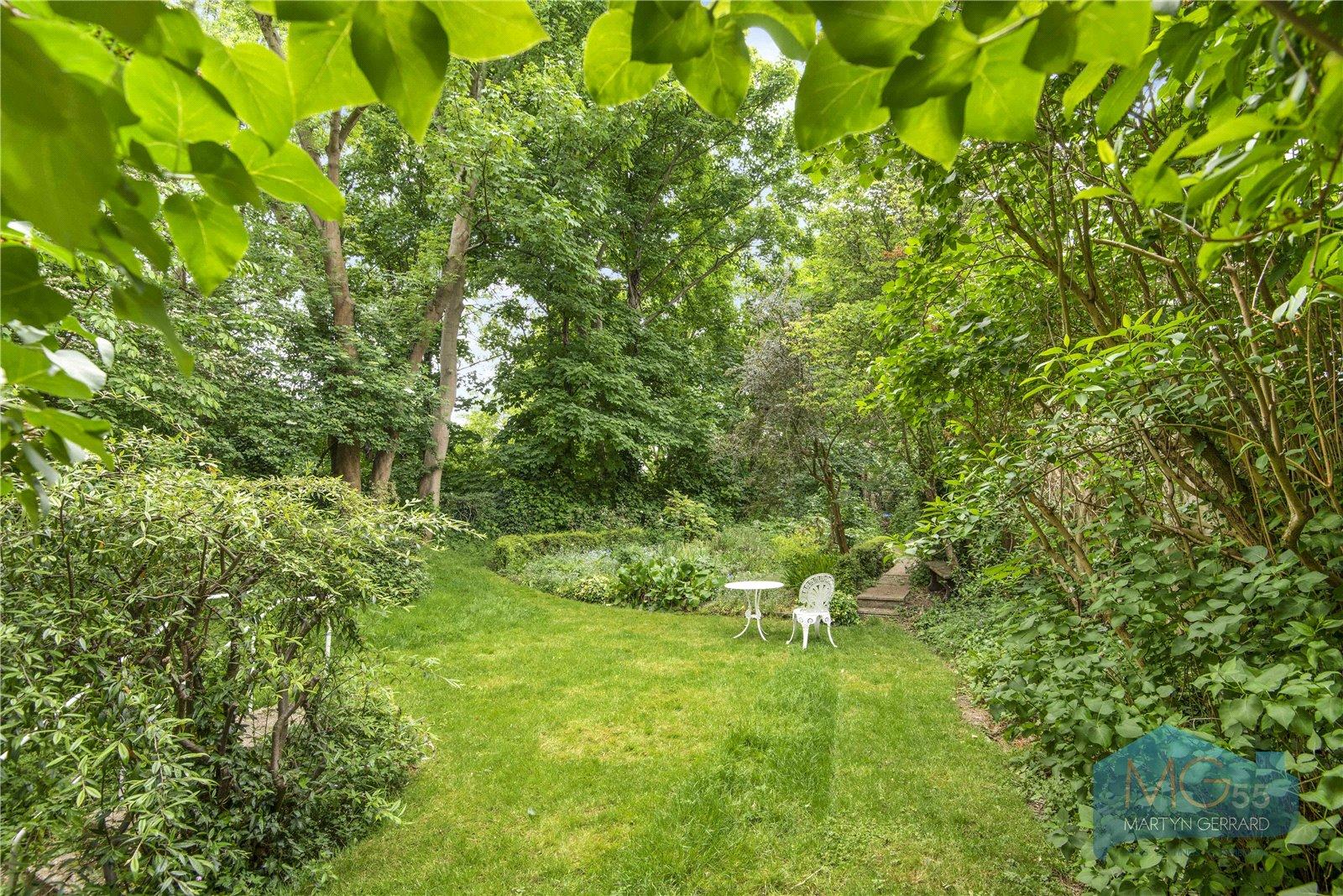 2 bedroom Apartment for sale - Martyn Gerrard