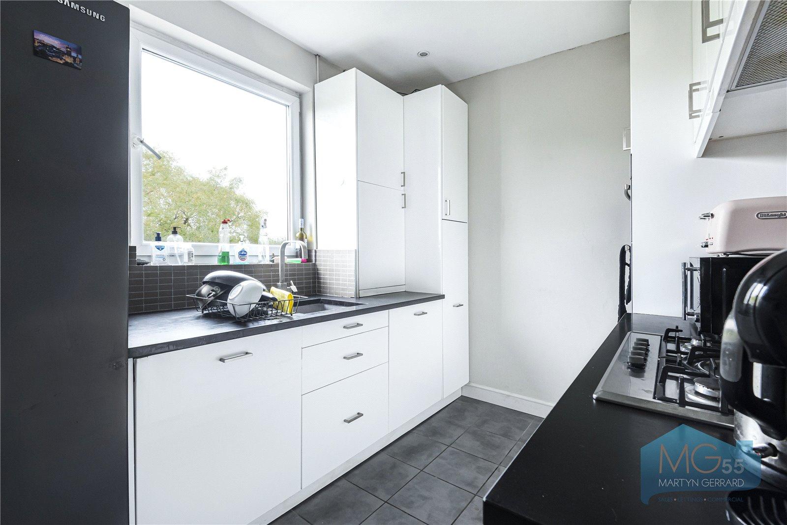 2 bedroom Apartment for sale - Martyn Gerrard