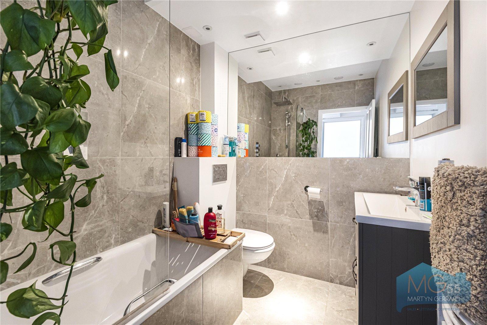 2 bedroom Apartment for sale - Martyn Gerrard