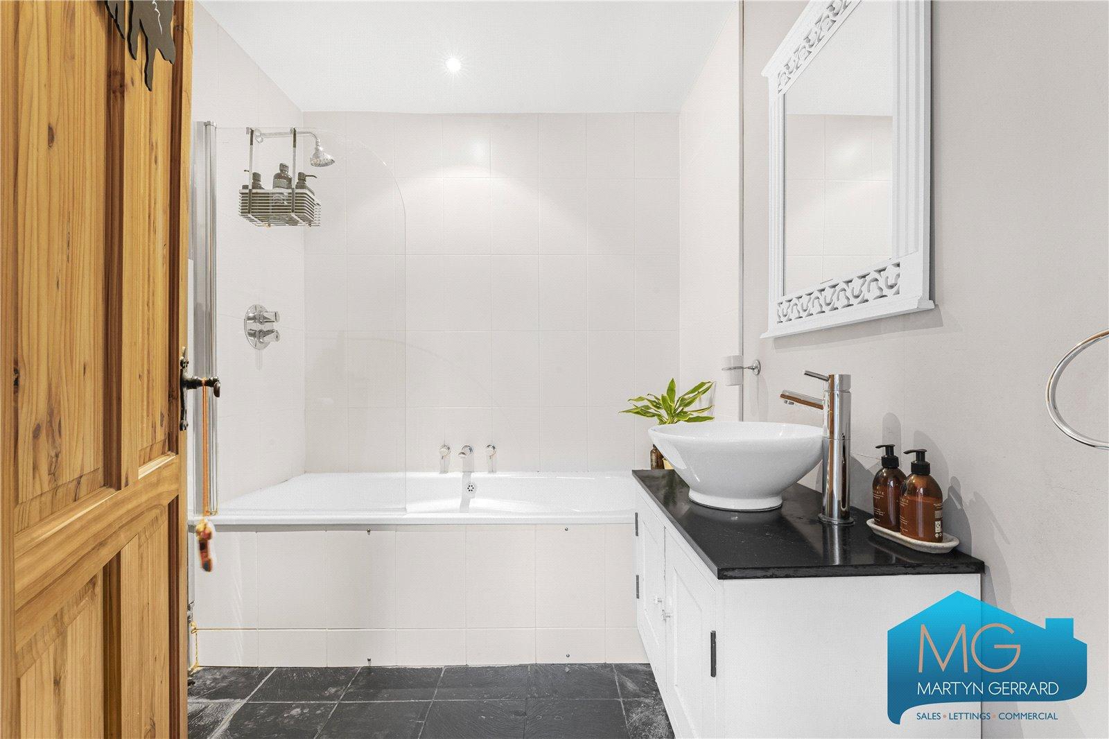1 bedroom Apartment for sale - Martyn Gerrard