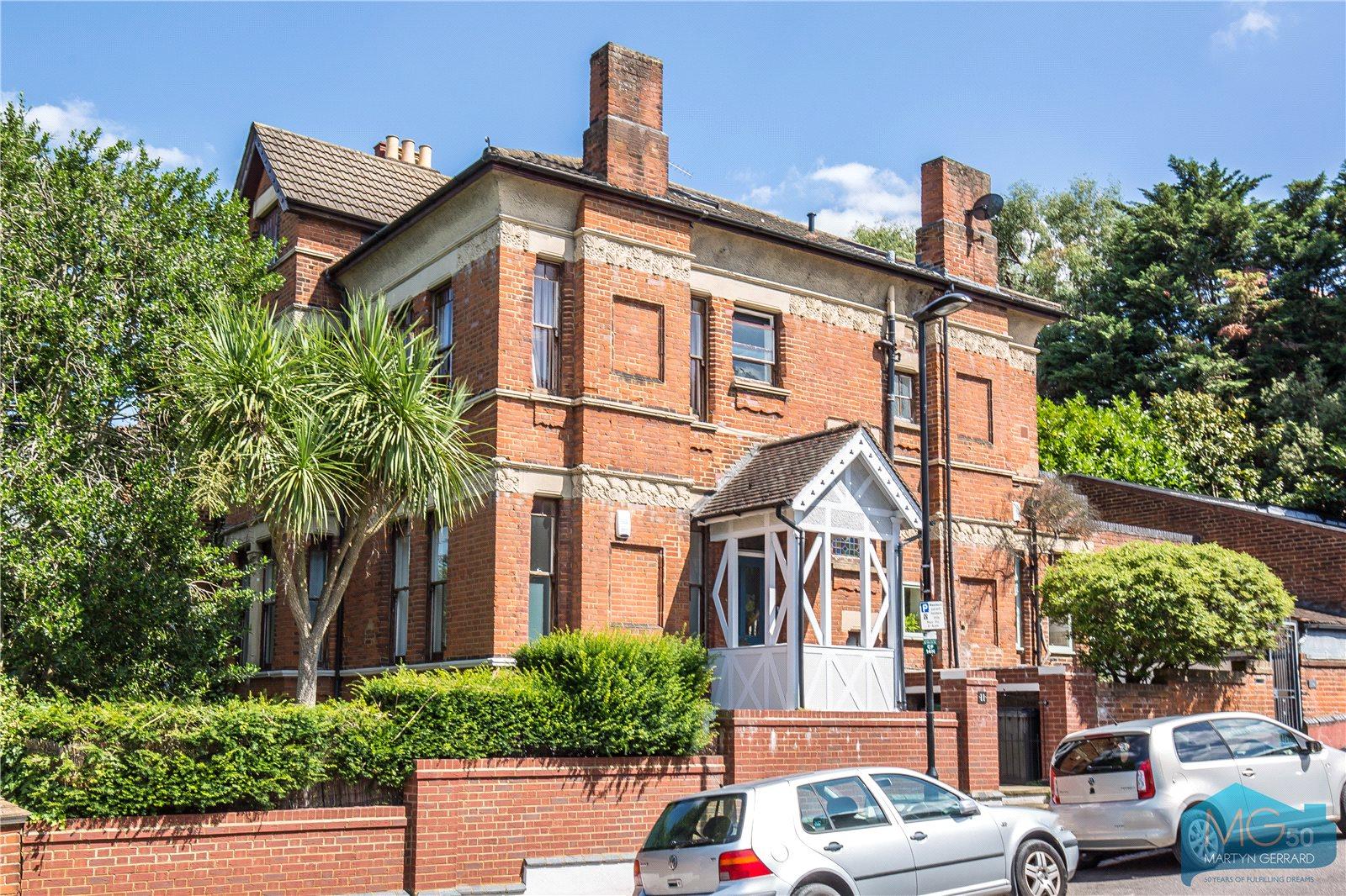 2 bedroom Apartment for sale - Martyn Gerrard