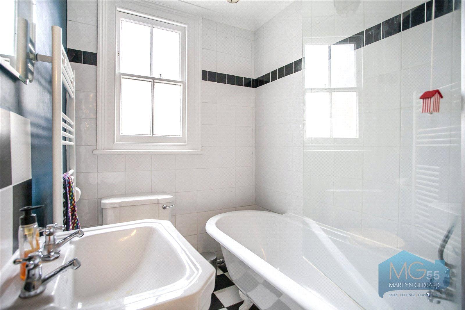 2 bedroom Apartment to rent - Martyn Gerrard