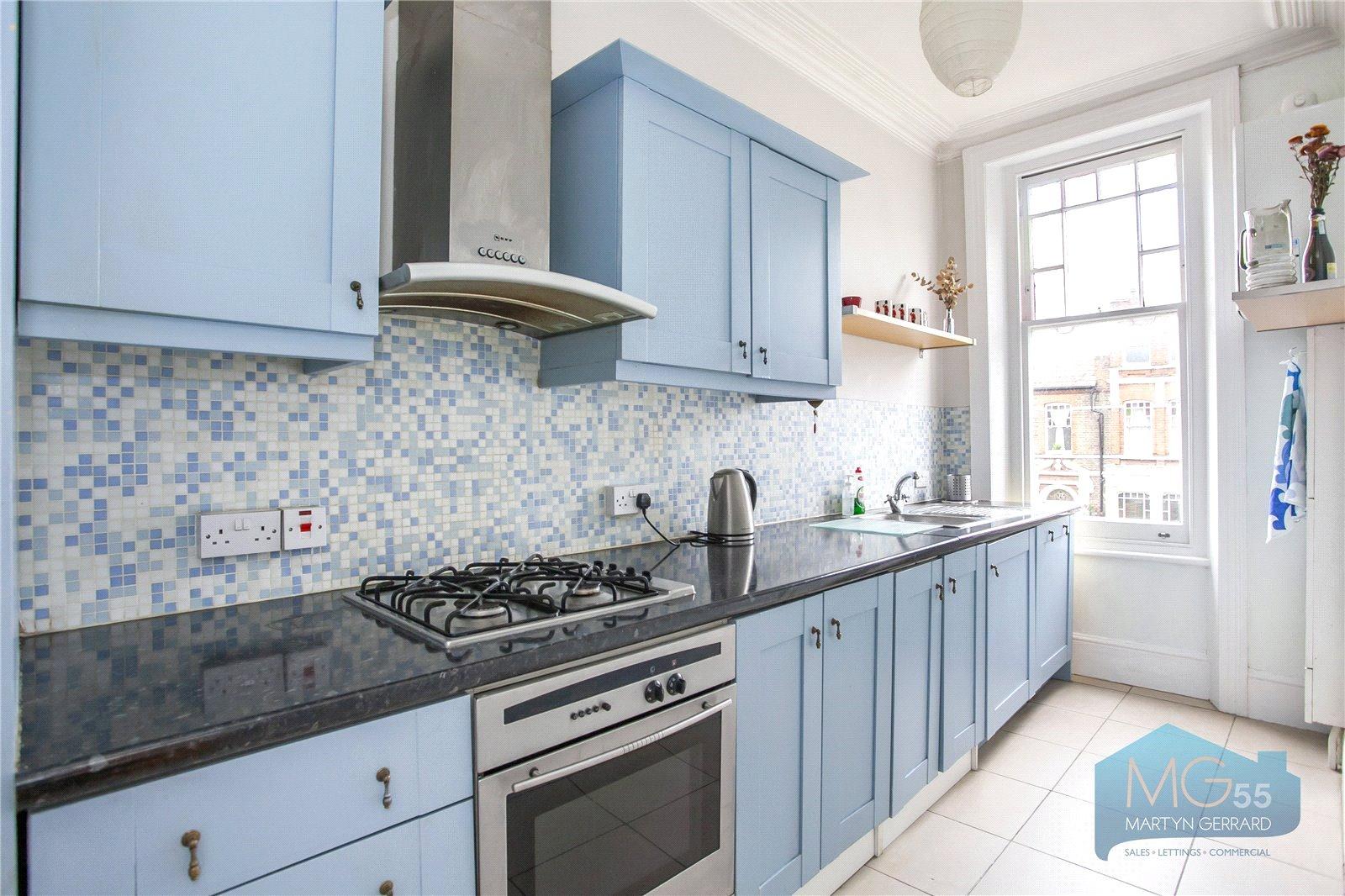 2 bedroom Apartment to rent - Martyn Gerrard
