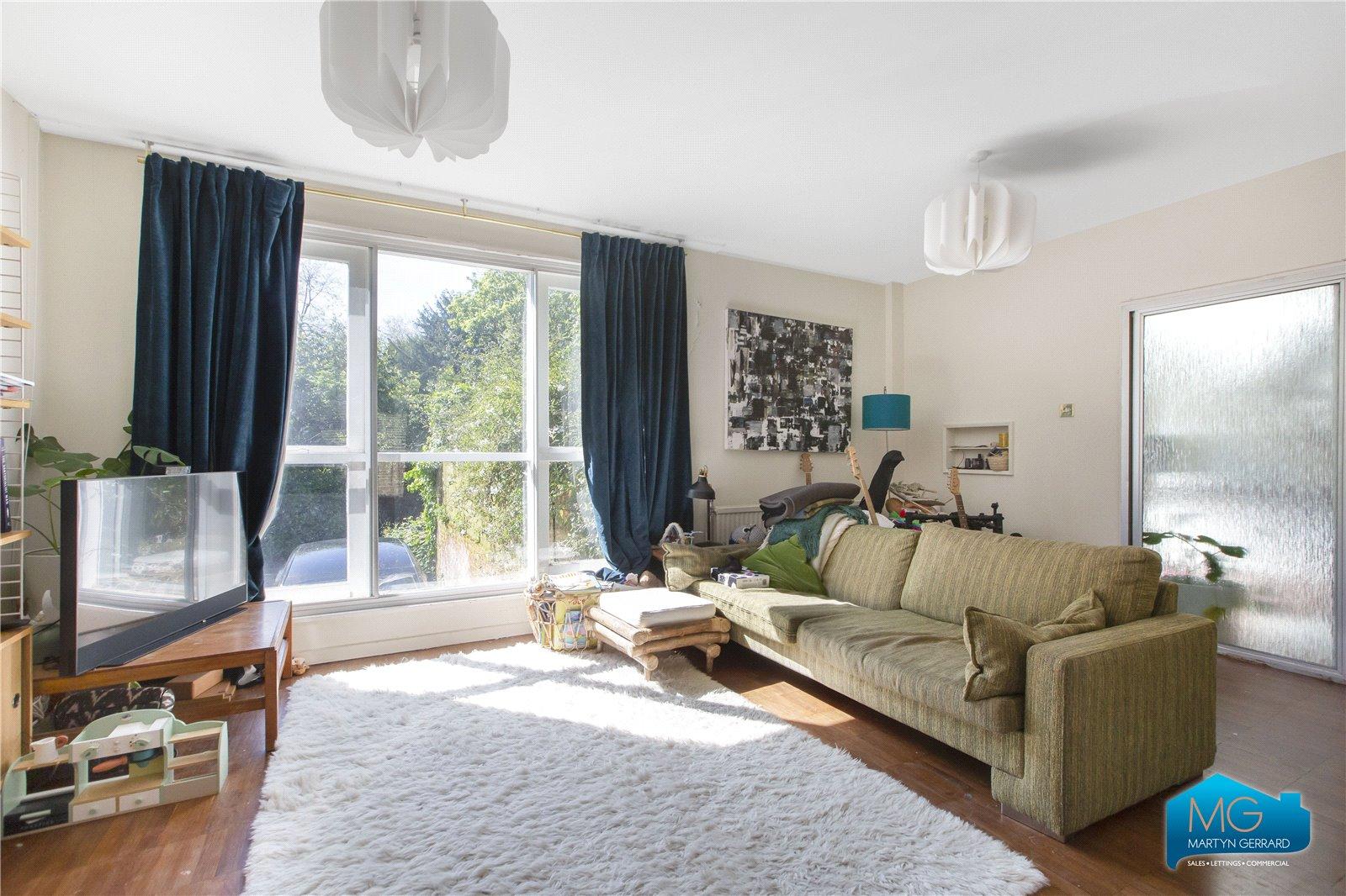4 bedroom End of Terrace House to rent - Martyn Gerrard