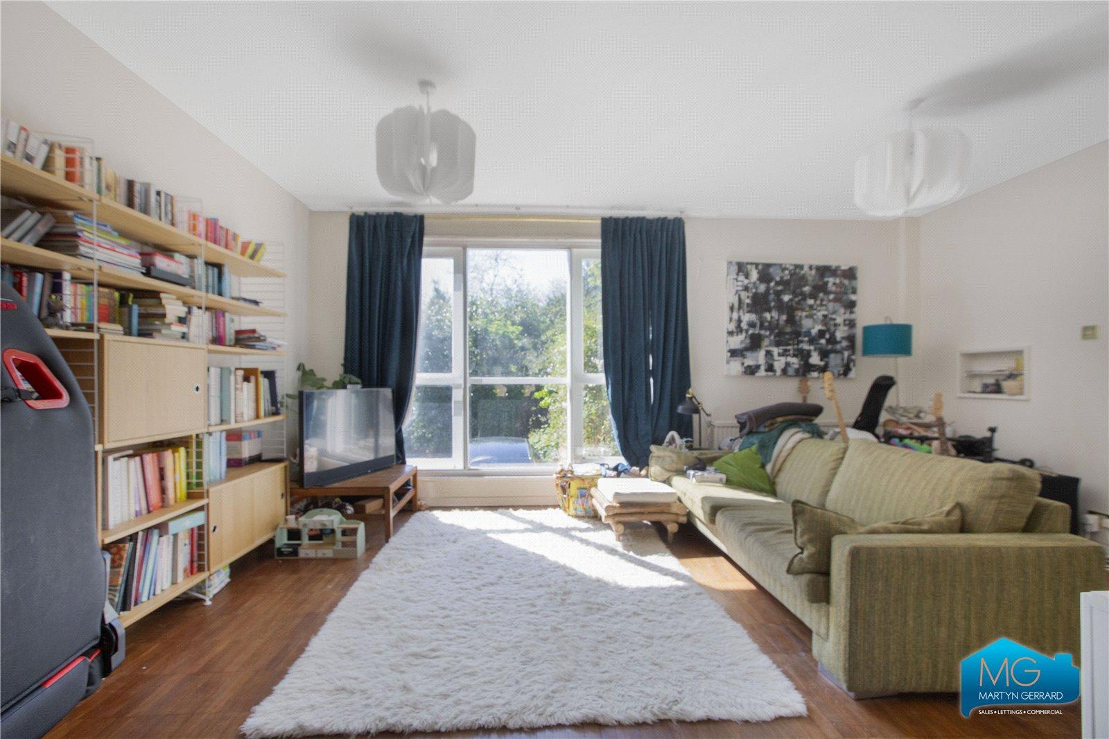4 bedroom End of Terrace House to rent - Martyn Gerrard