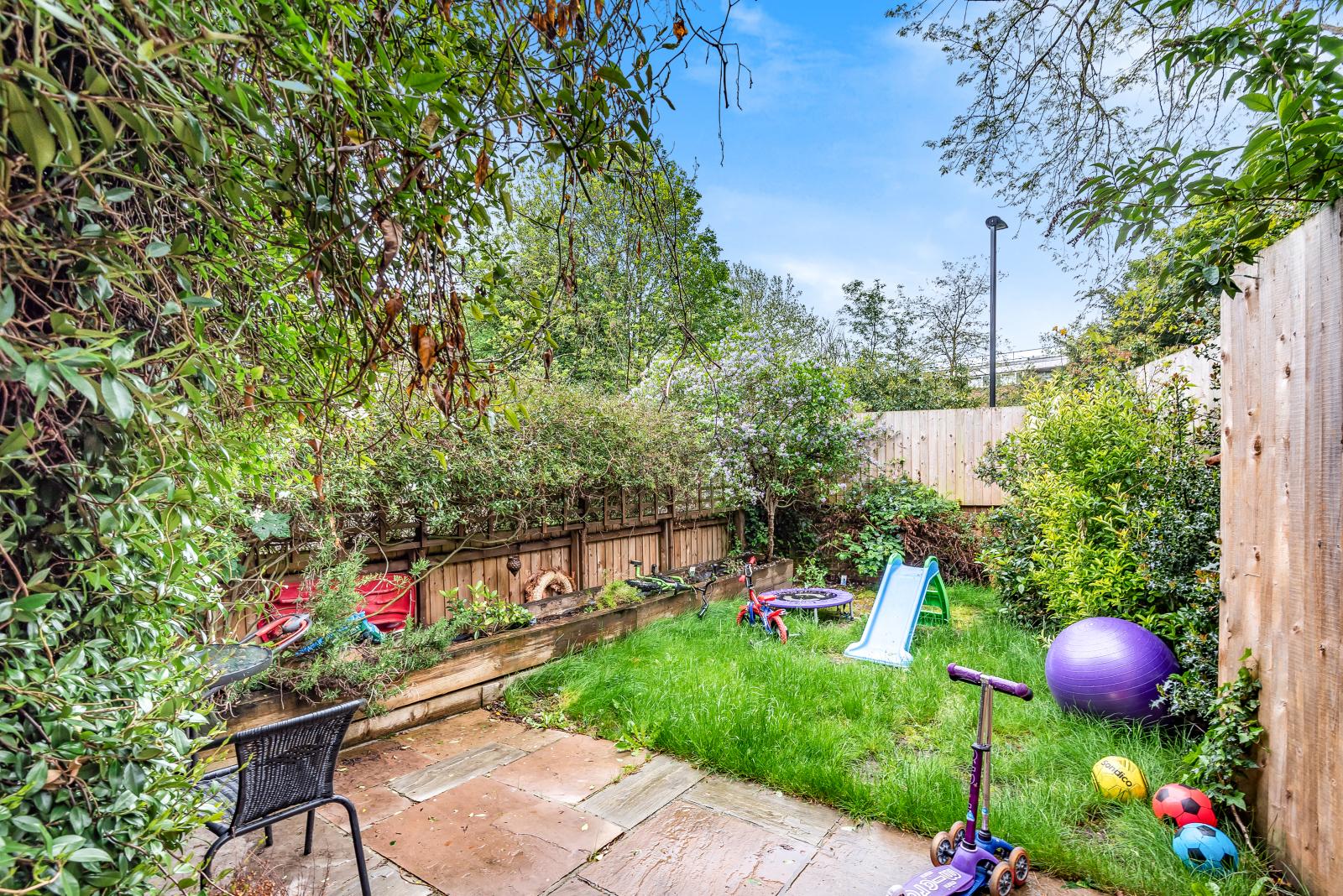 4 bedroom End of Terrace House to rent - Martyn Gerrard