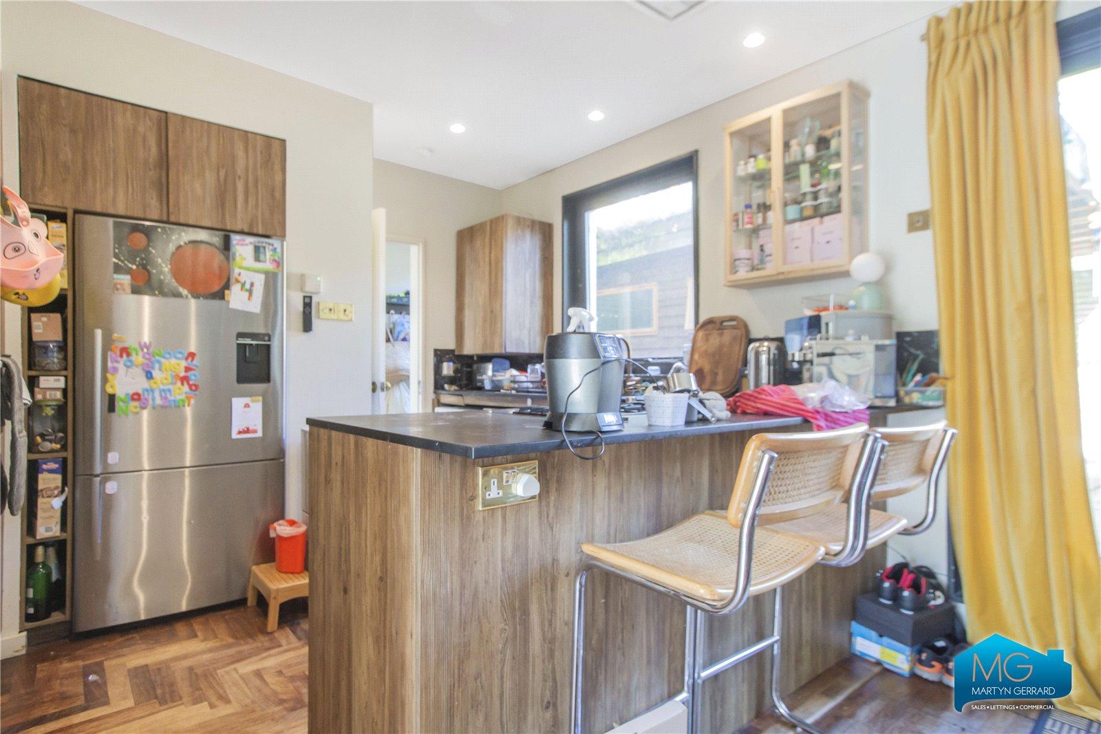 4 bedroom End of Terrace House to rent - Martyn Gerrard