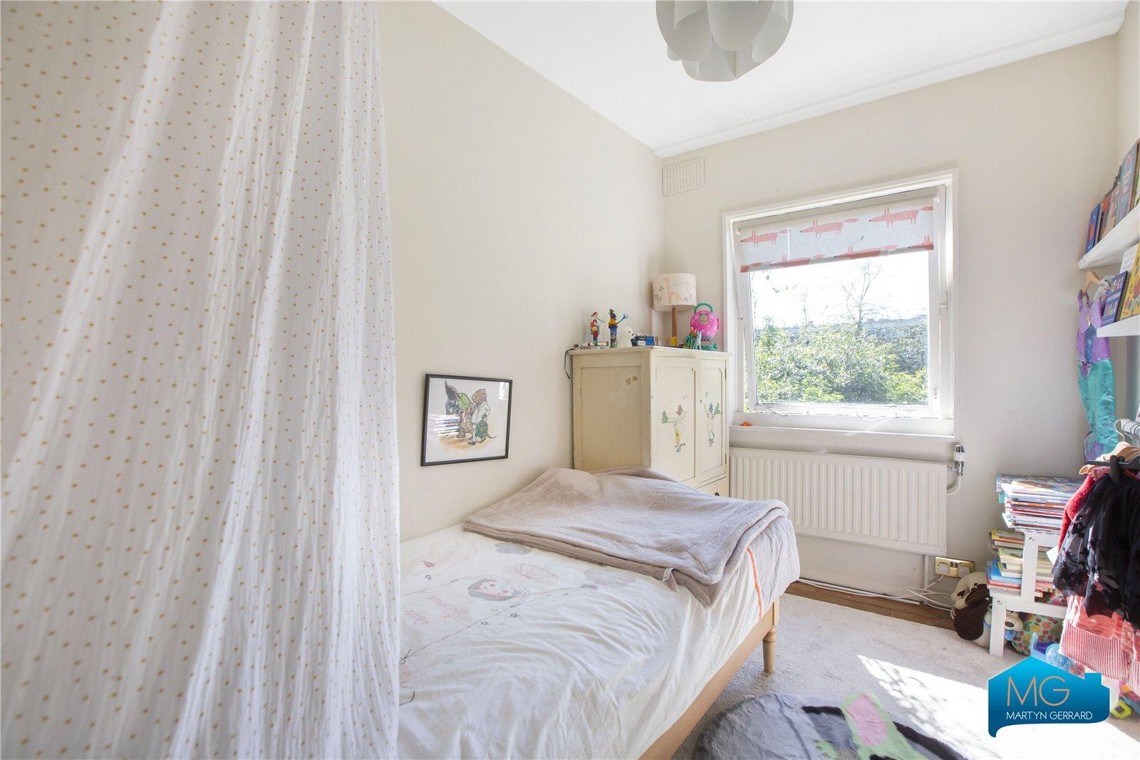 4 bedroom End of Terrace House to rent - Martyn Gerrard
