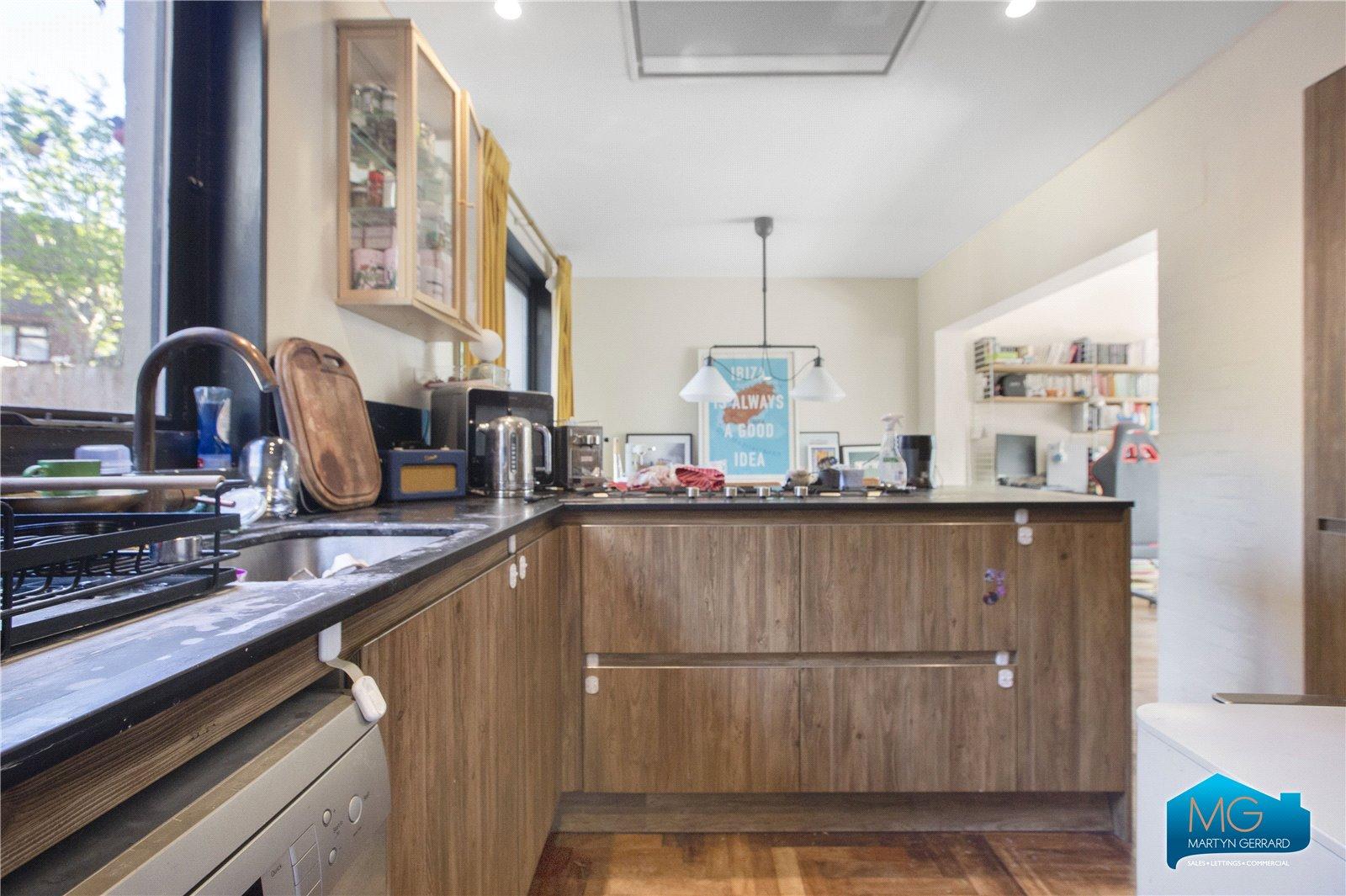 4 bedroom End of Terrace House to rent - Martyn Gerrard