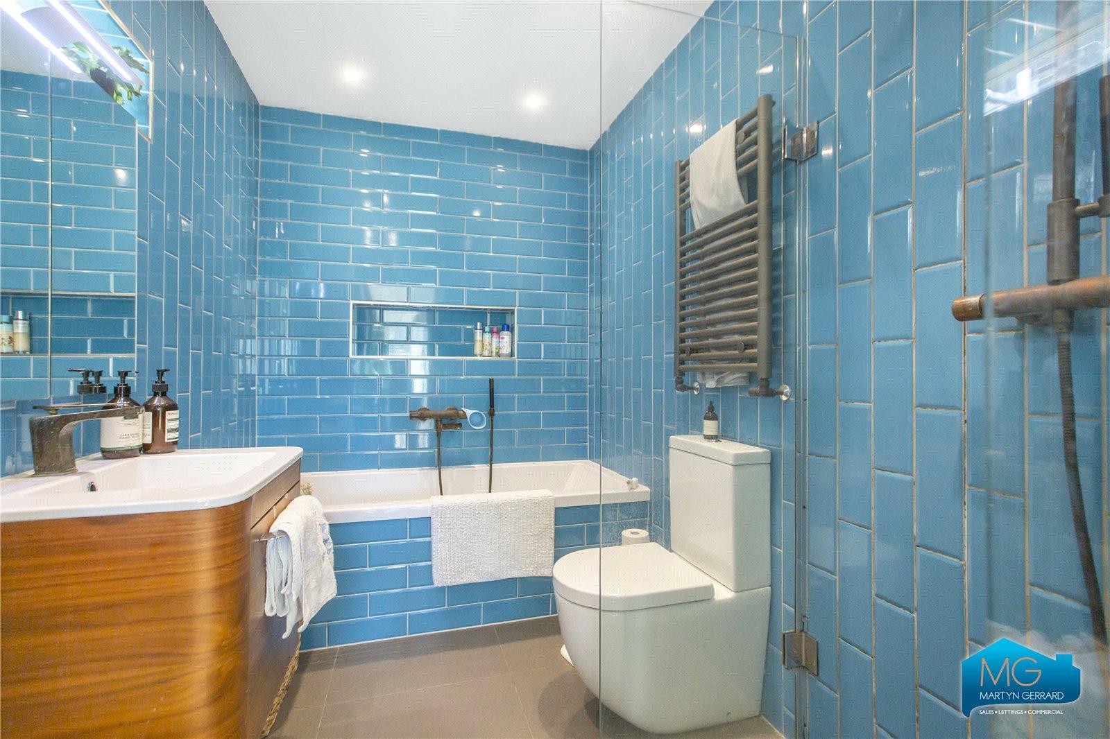 4 bedroom End of Terrace House to rent - Martyn Gerrard
