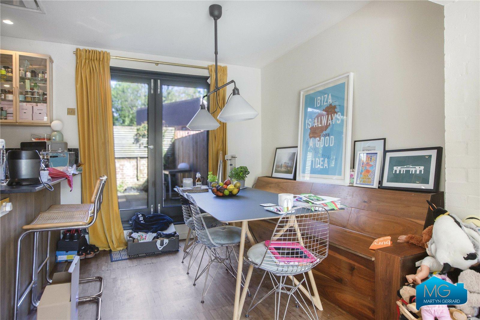 4 bedroom End of Terrace House to rent - Martyn Gerrard