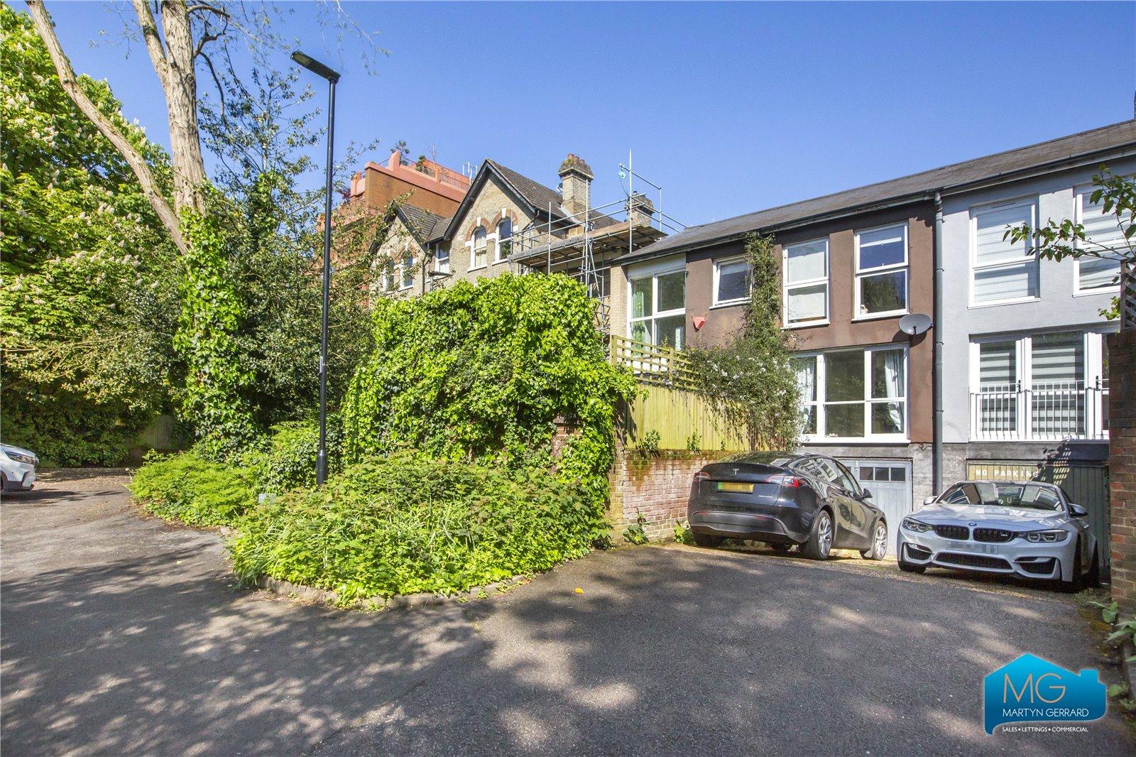 4 bedroom End of Terrace House to rent - Martyn Gerrard