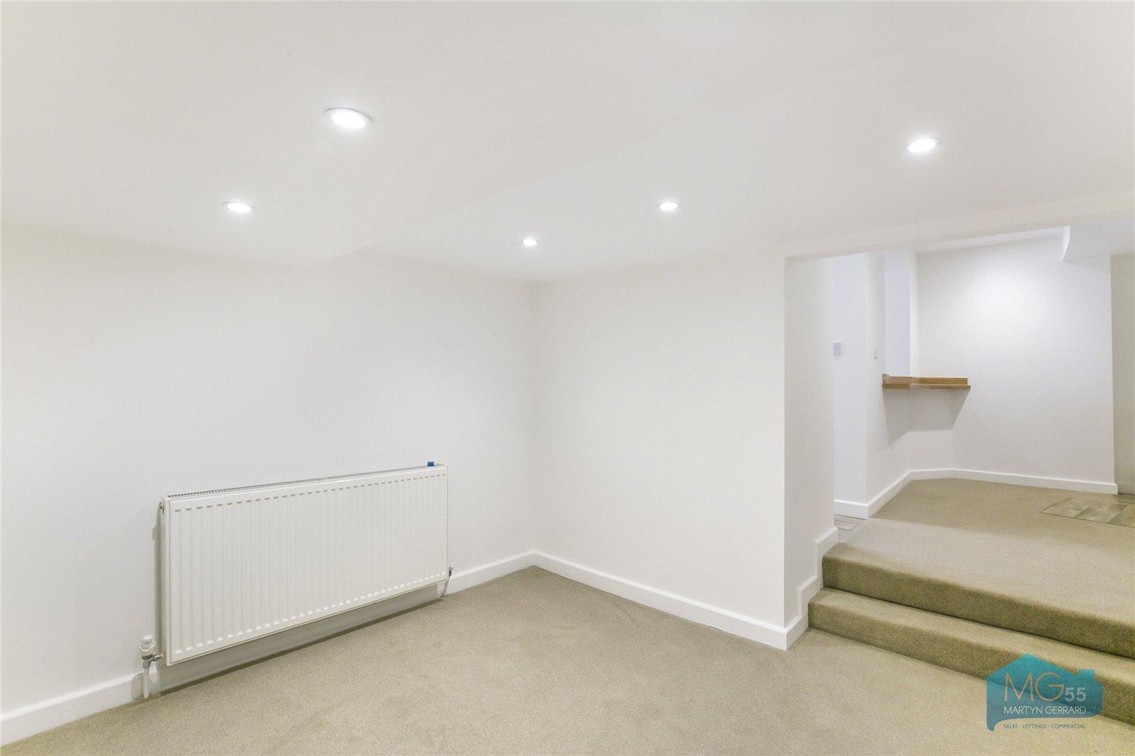 2 bedroom Apartment to rent - Martyn Gerrard