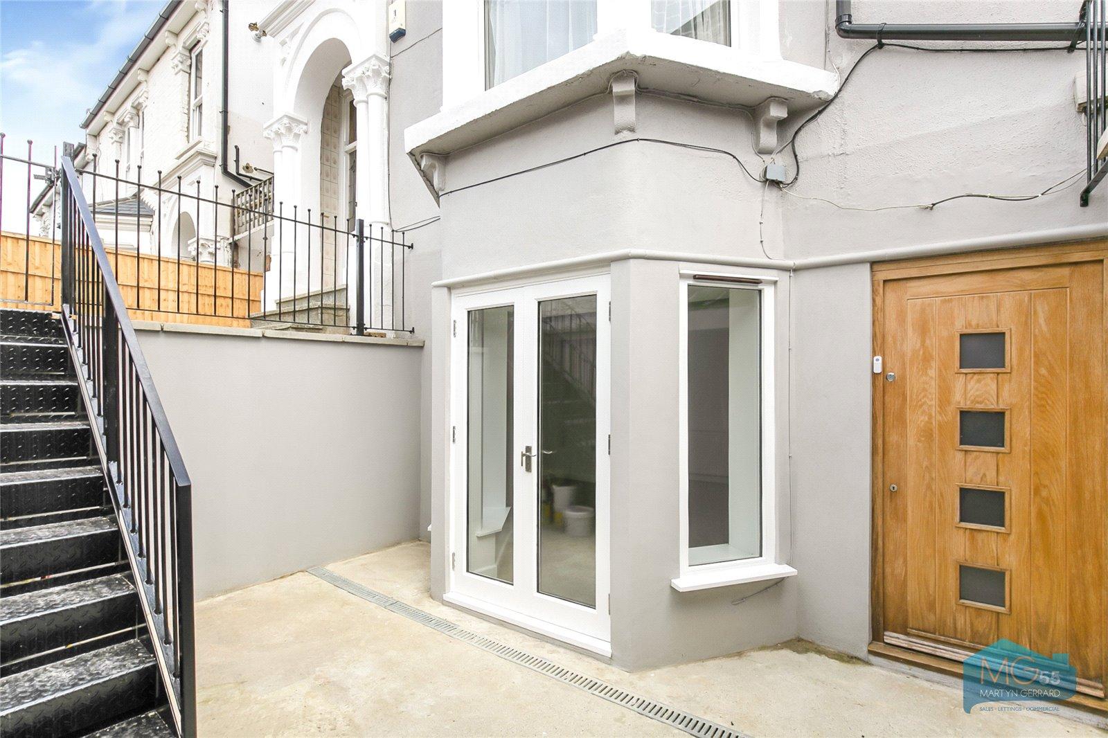 2 bedroom Apartment to rent - Martyn Gerrard