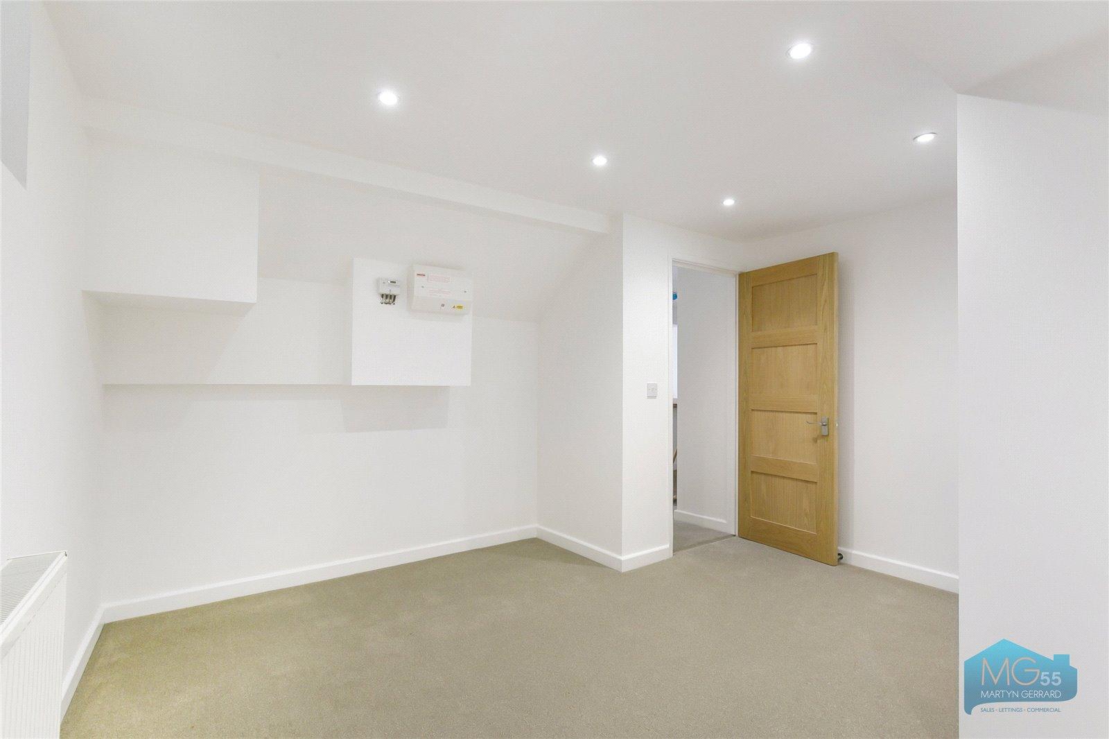 2 bedroom Apartment to rent - Martyn Gerrard
