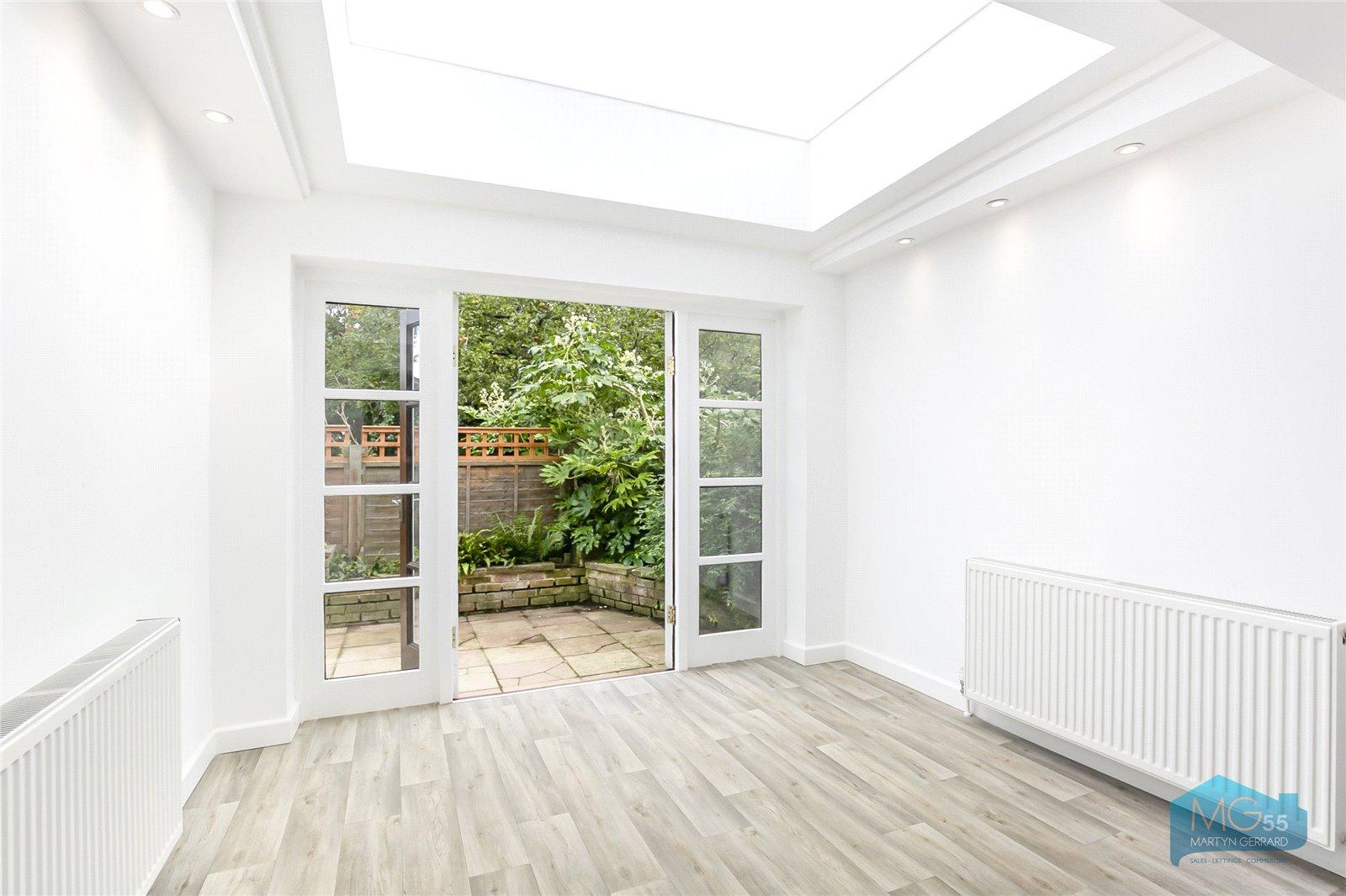2 bedroom Apartment to rent - Martyn Gerrard