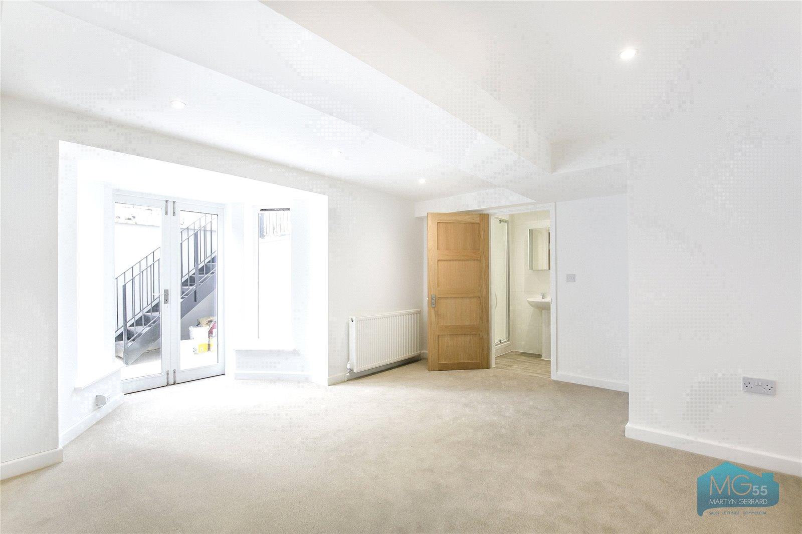 2 bedroom Apartment to rent - Martyn Gerrard