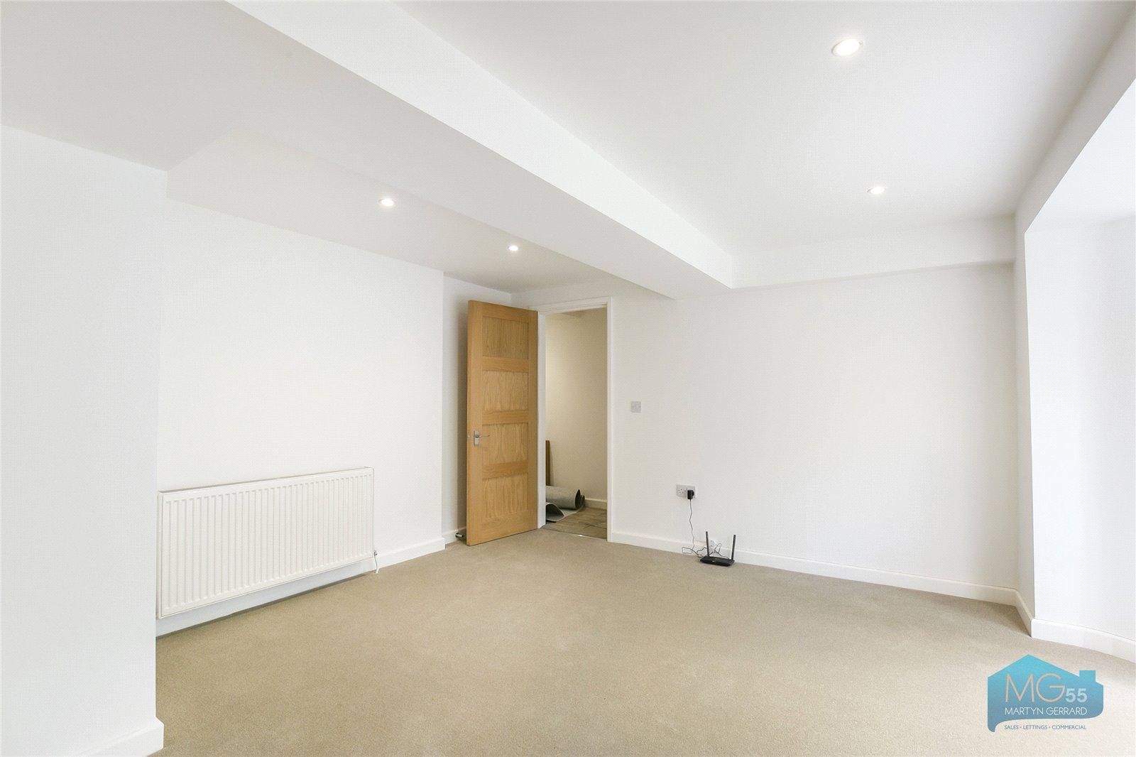 2 bedroom Apartment to rent - Martyn Gerrard